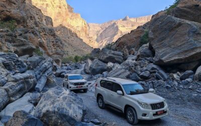 Omán - terénní jízda přes Wadi Nachr