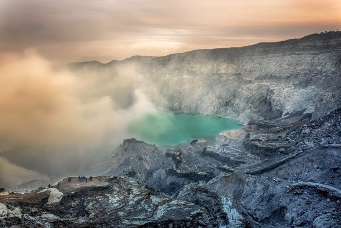 Jáva - kráter a jezero Kawah Ijen, zájezd Indonésie kráter a jezero Kawah Ijen