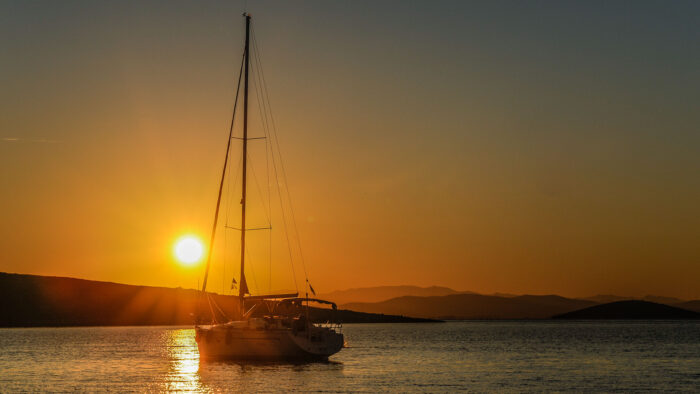 horizont hor z plachetnice při západu slunce