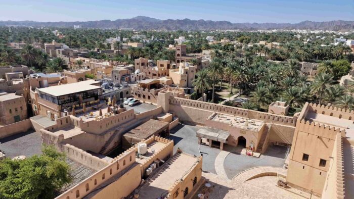 Omán - univerzitní město Nizwa