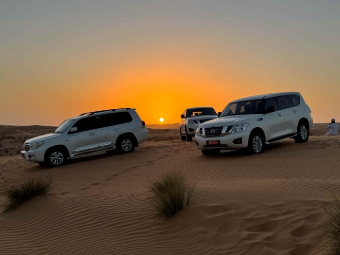 Omán - v poušti při západu slunce