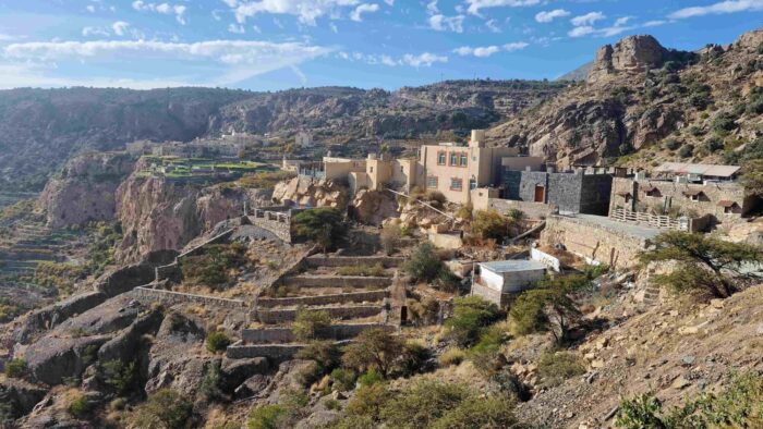 Omán - vesnička na hraně Grand Canyonu